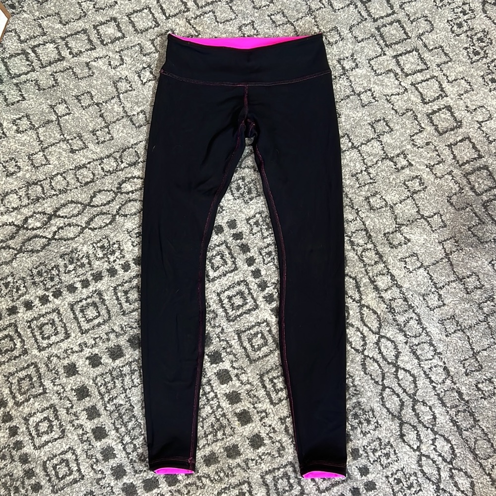 Lululemon leggings Reversible pink and Black